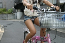 女性器を見るより興奮する素人パンチラ・パンツ見せ画像