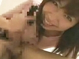 69中の顔を撮影されている女の微妙な表情が妙にかわいい